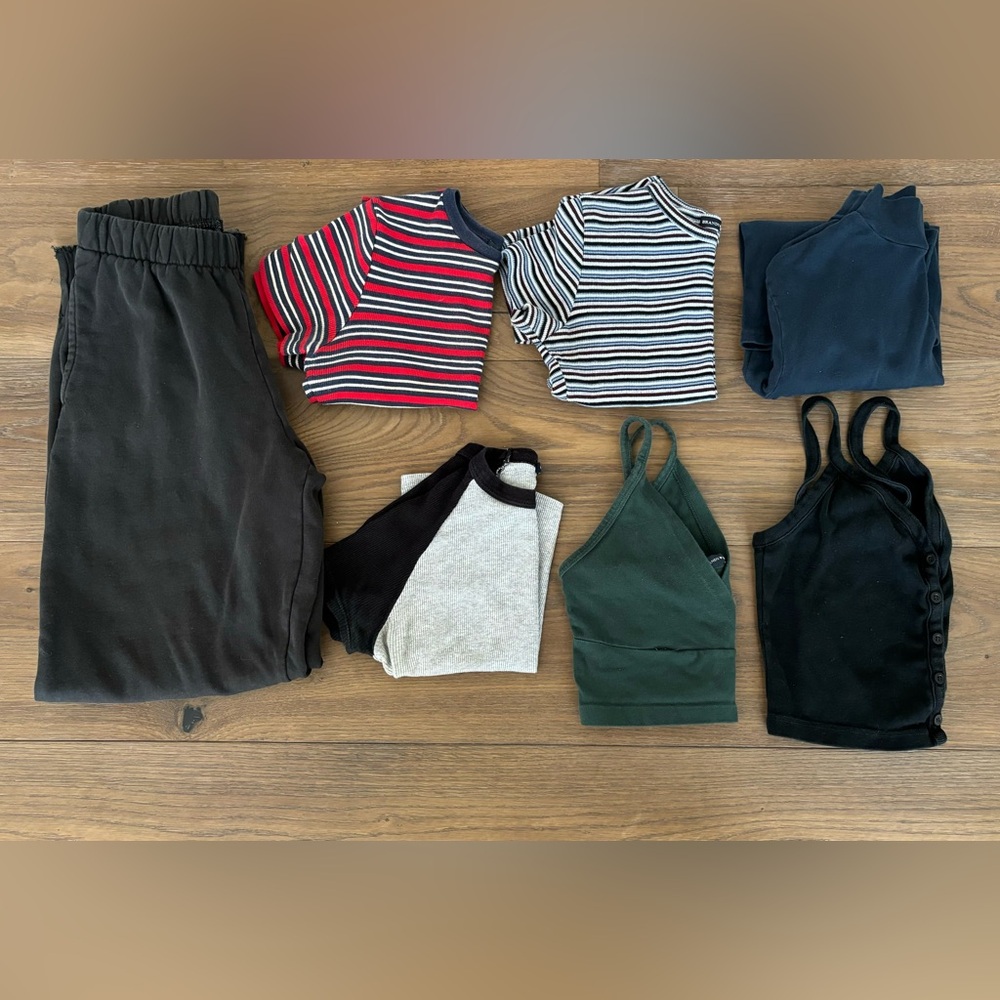 Brandy Melville lot of 7 item. Tanks, Tees, long sleeve, and sweat pants